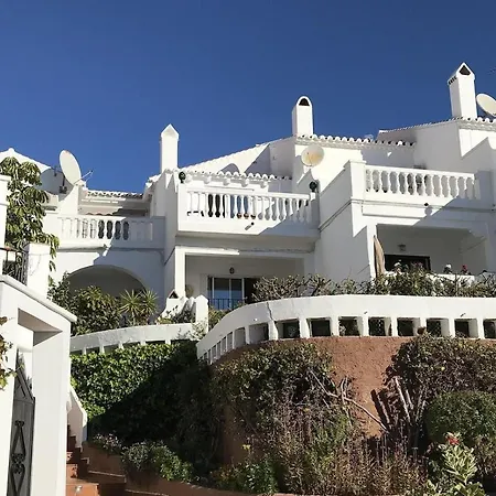 別荘 Townhouse With Sea View ネルハ