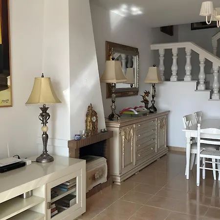 Townhouse With Sea View 別荘 ネルハ